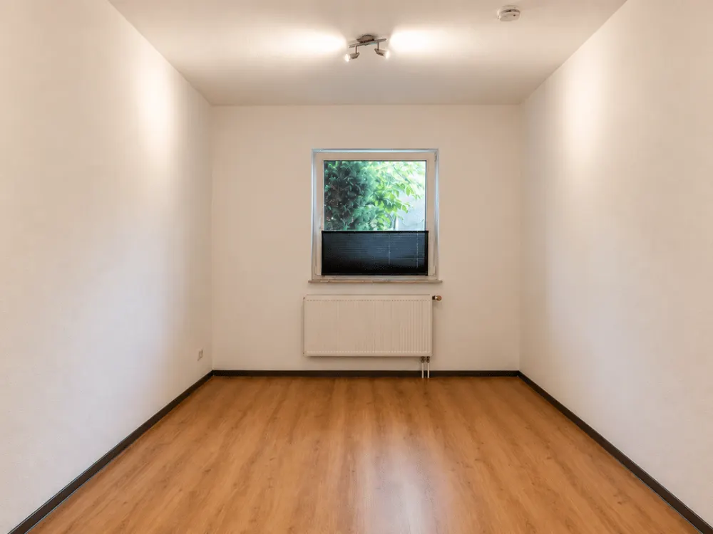 Charming Ground Floor Apartment with Terrace and Additional Garden Share