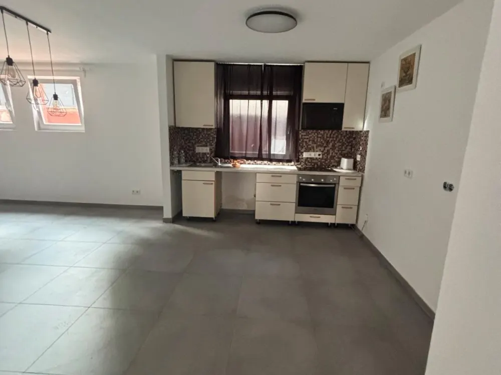 Schnell mieten 2 Zimmer Wohnung im UG Teil möbiliert