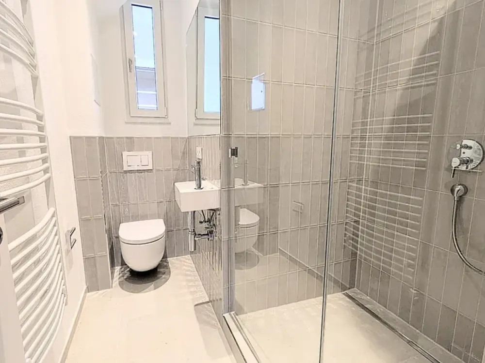 *Stattliche, soeben moderniserte 4-Zi.-Wohnung mit 2 Bädern am Vogelsang*