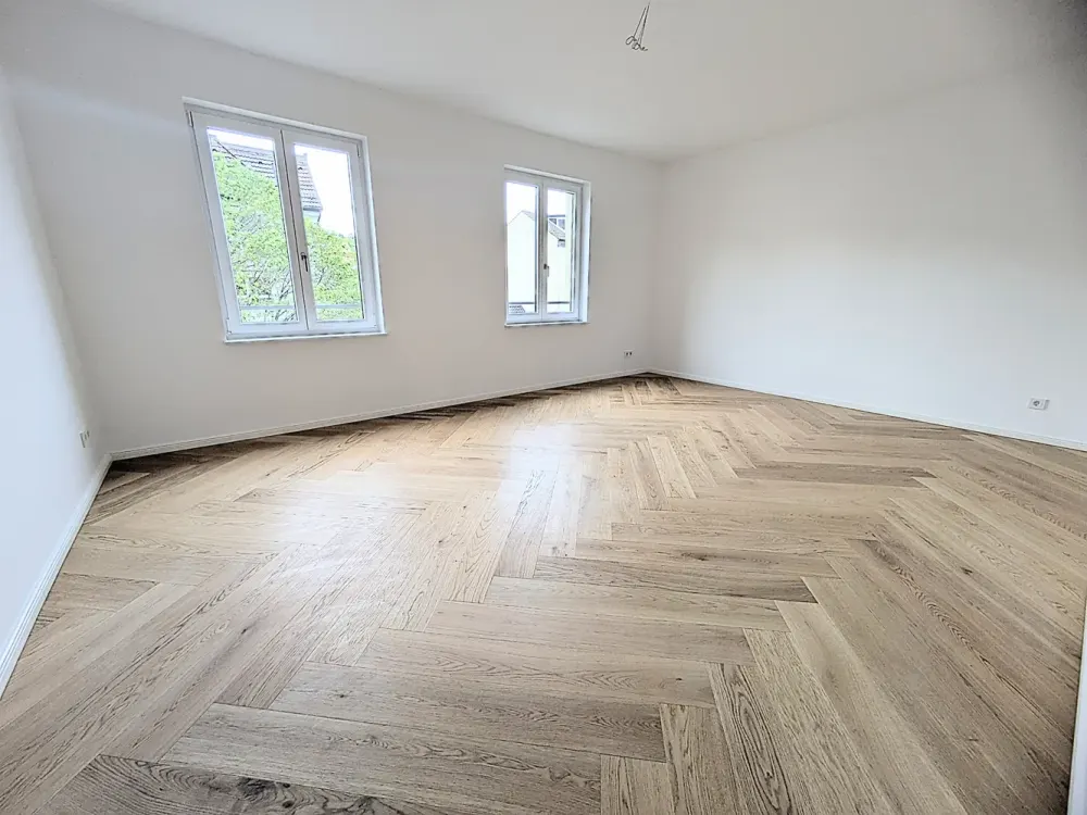 *Stattliche, soeben moderniserte 4-Zi.-Wohnung mit 2 Bädern am Vogelsang*