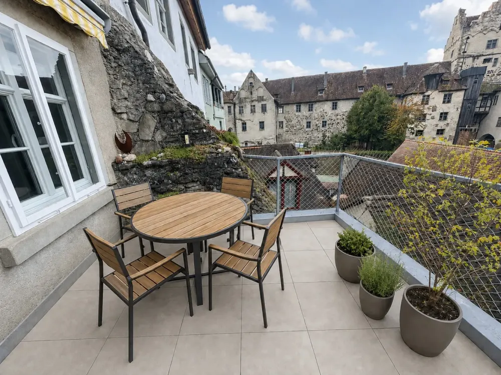 Breathtaking Castle and Lake View - 155m² Apartment in Meersburg