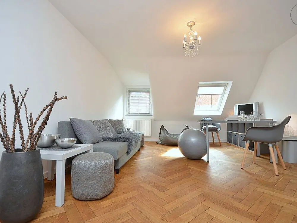 Wunderschöne, möblierte Altbauwohnung mit Reinigungsservice in Stuttgart West