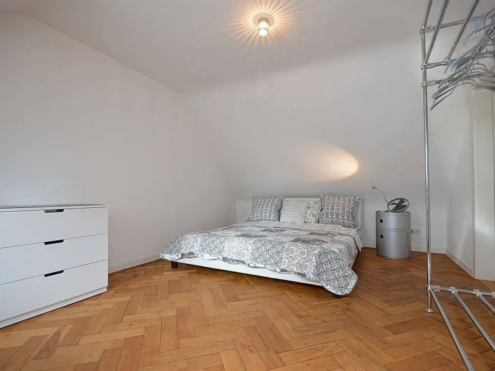Wunderschöne, möblierte Altbauwohnung mit Reinigungsservice in Stuttgart West