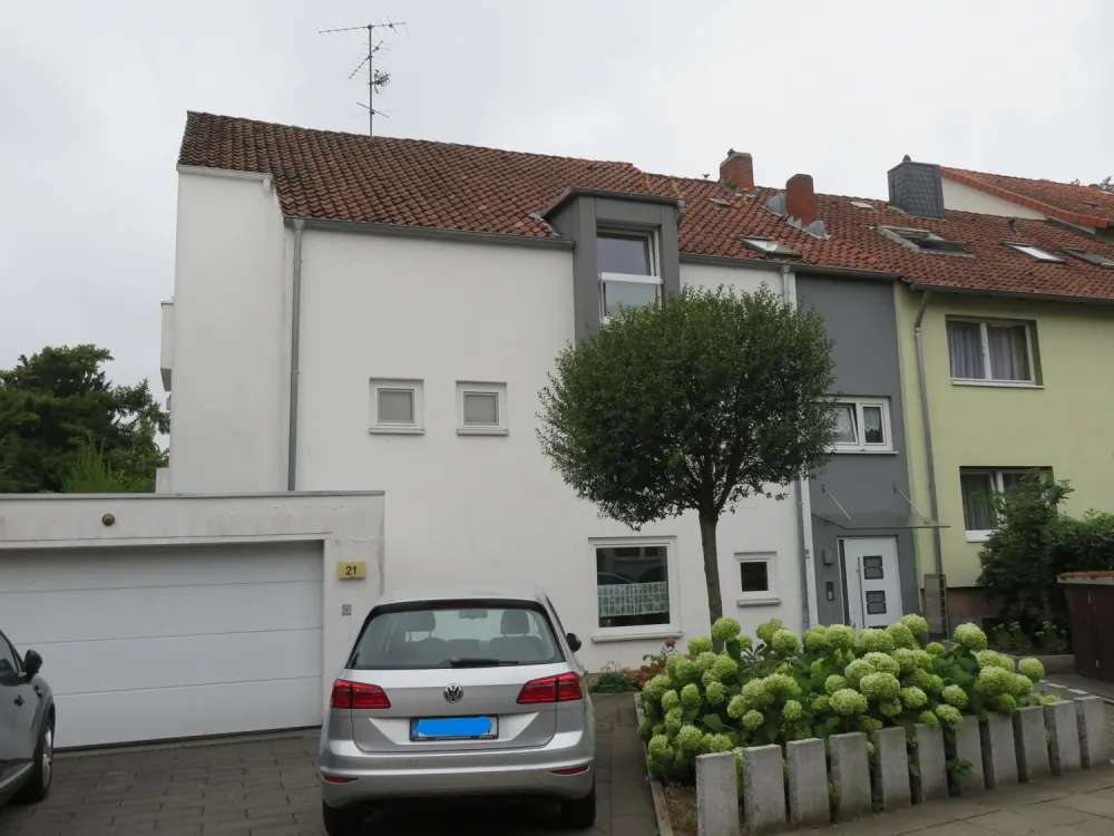 *H.-Südstadt* Nähe Maschsee, elegante 3-Zi.-DG-Whg. mit EBK und 2 Loggien.