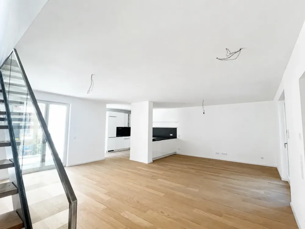 5- Zimmer - Wohnen auf zwei Ebenen, lichtdurchflutet, ruhig und privat.