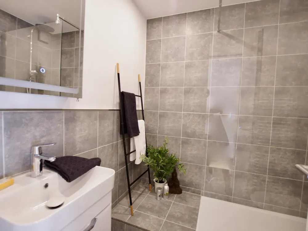Lichtdurchflutete 2-Zimmer-Wohnung mit Loggia in Krefeld-Fischeln