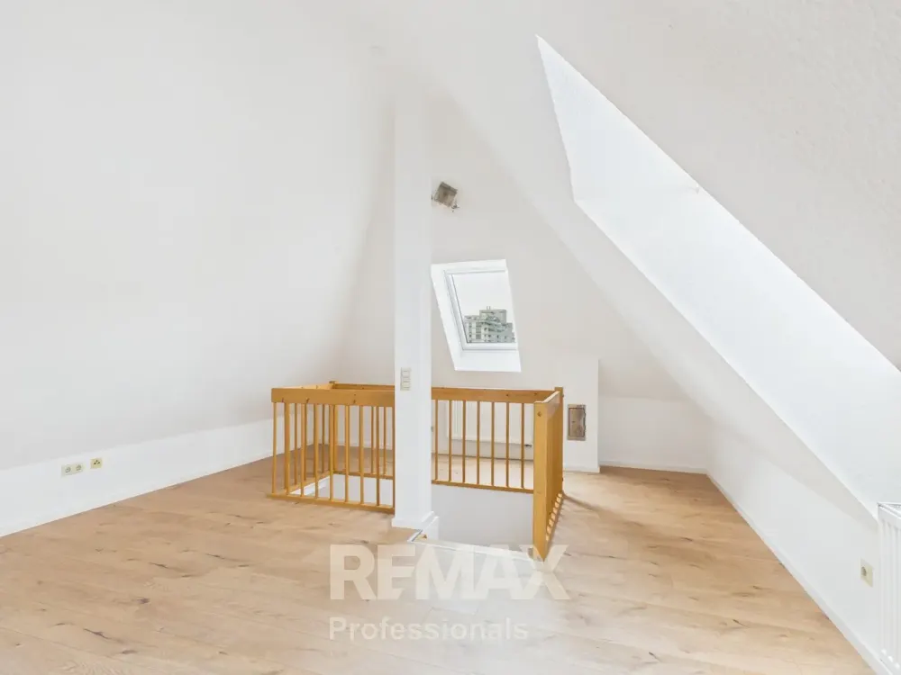 Great, bright 3-room maisonette apartment near the center in Fellbach