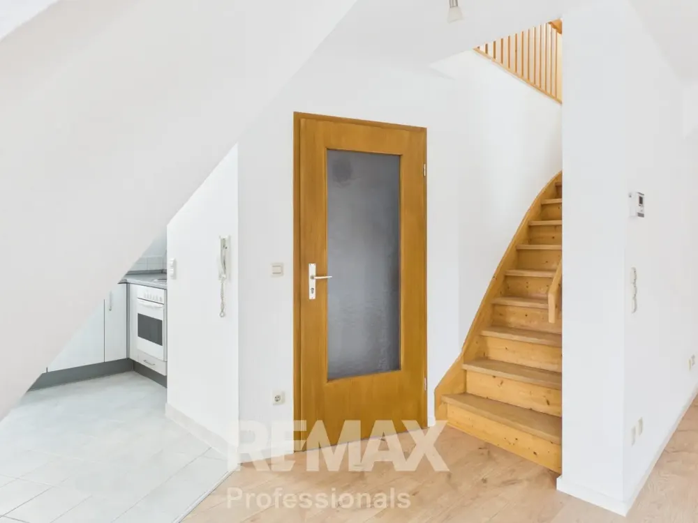 Great, bright 3-room maisonette apartment near the center in Fellbach