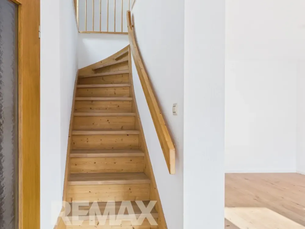 Great, bright 3-room maisonette apartment near the center in Fellbach