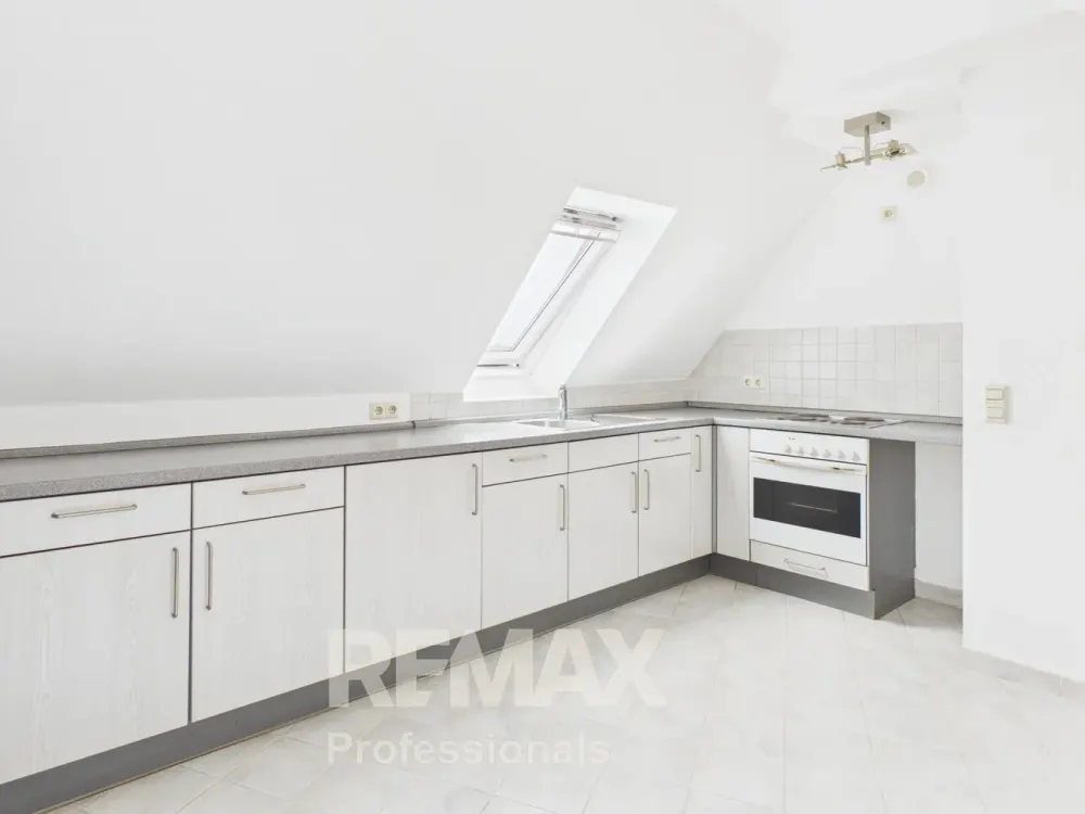 Great, bright 3-room maisonette apartment near the center in Fellbach