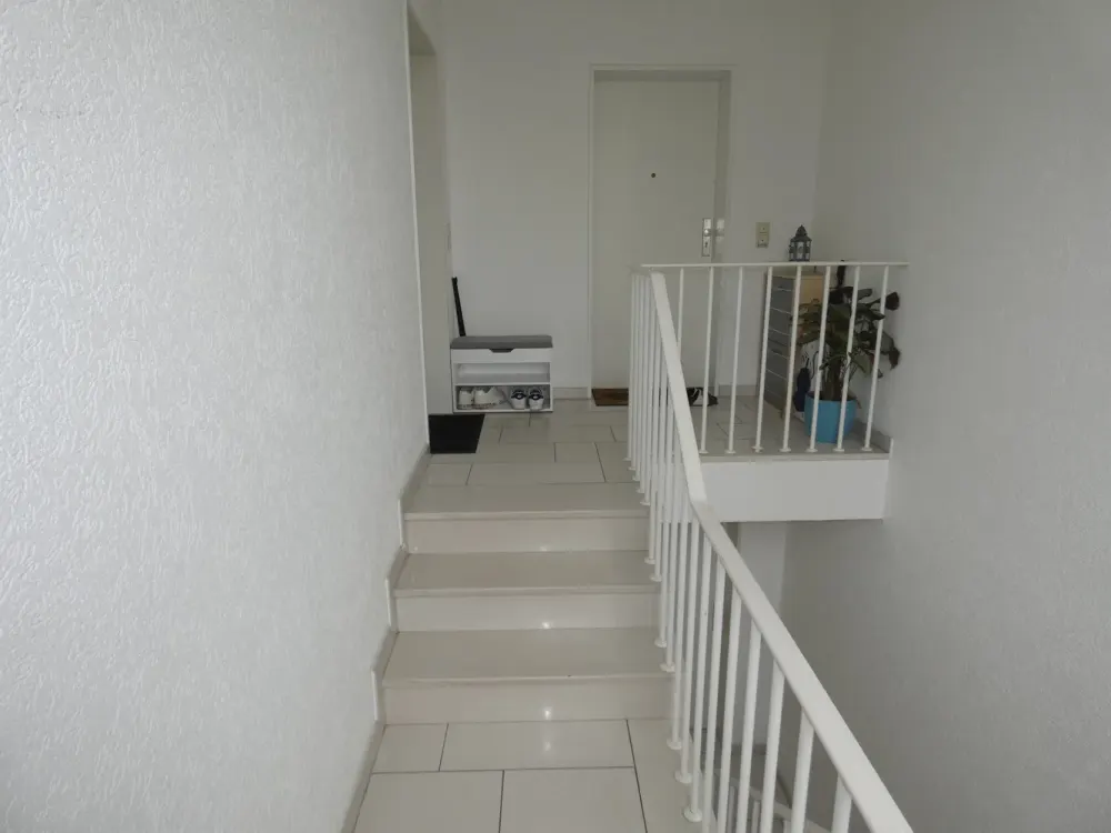 Living on Two Levels: Bright 3-Room Maisonette with Balcony and Garage