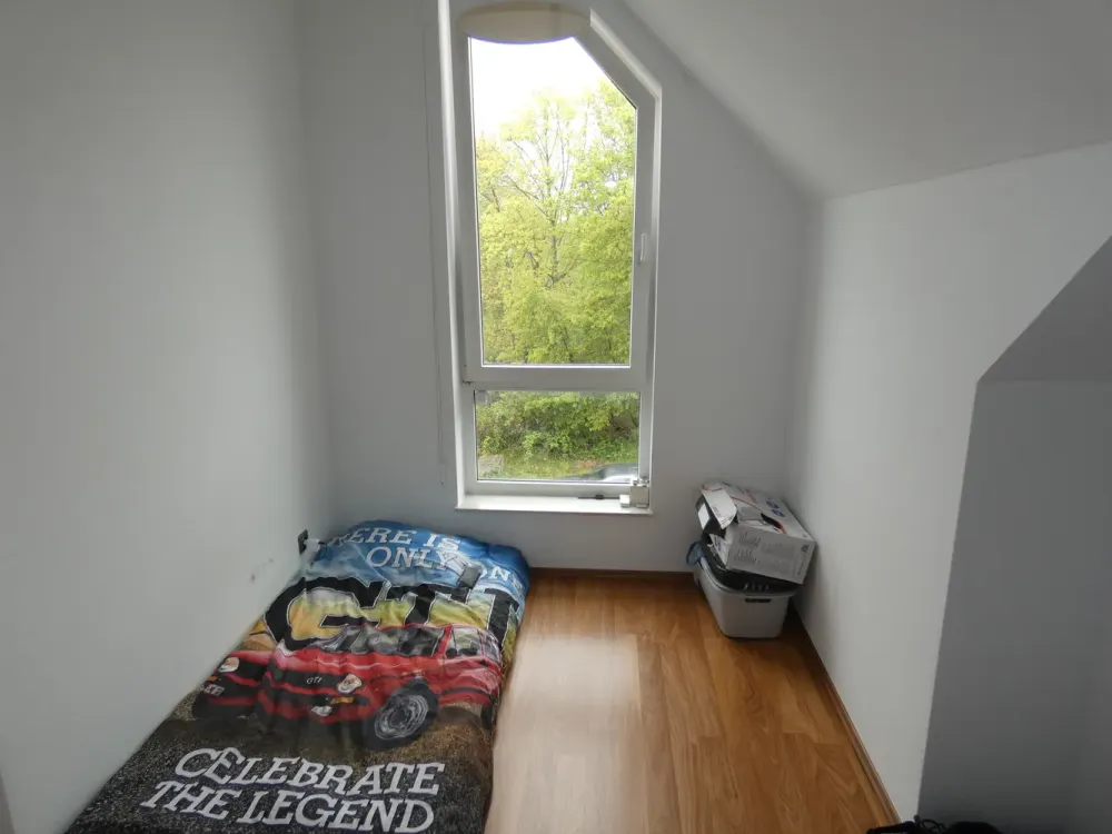 Living on Two Levels: Bright 3-Room Maisonette with Balcony and Garage