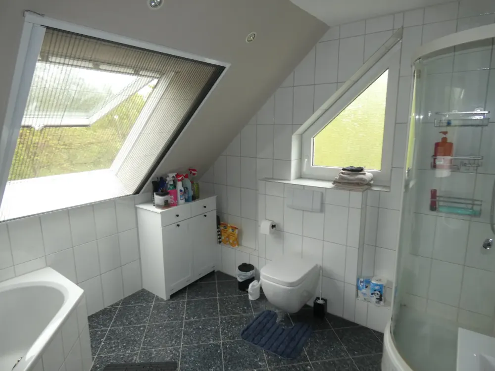 Living on Two Levels: Bright 3-Room Maisonette with Balcony and Garage