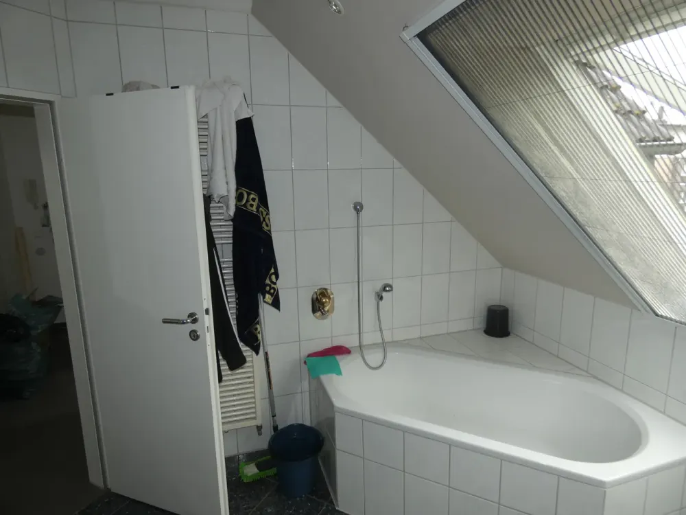 Living on Two Levels: Bright 3-Room Maisonette with Balcony and Garage