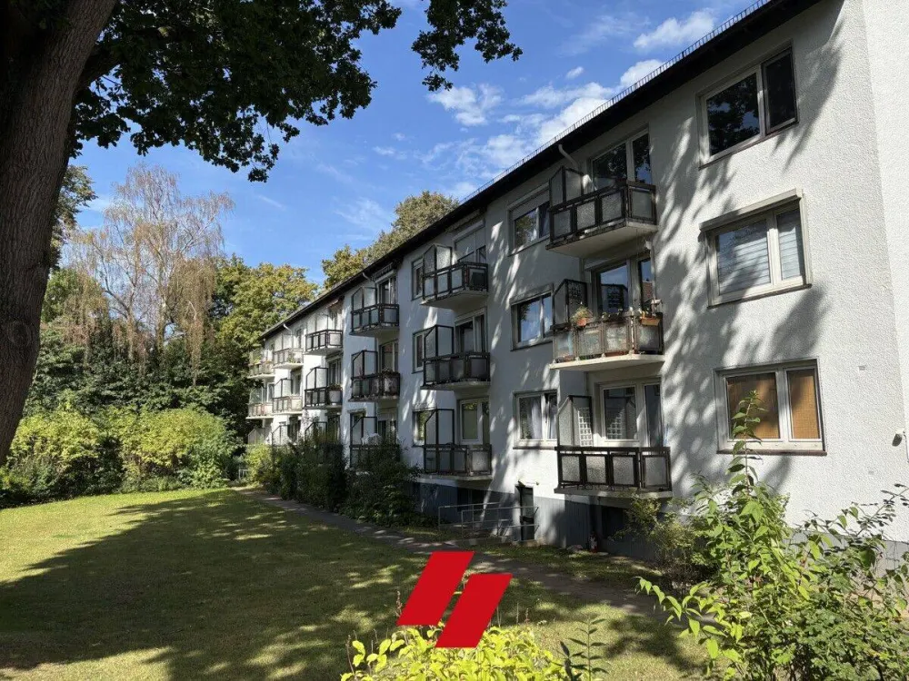 Peterswerder/Hulsberg : Zentralgelegene 3 Zi. Wohnung, mit Einbauküche, Balkon und 2 Kellern