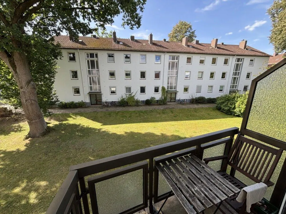 Peterswerder/Hulsberg : Zentralgelegene 3 Zi. Wohnung, mit Einbauküche, Balkon und 2 Kellern