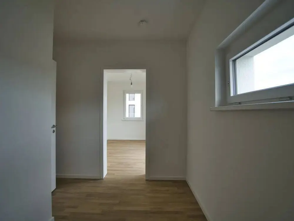 Modern 3-Room Apartment with Built-in Kitchen and Balcony in Grünau, Berlin