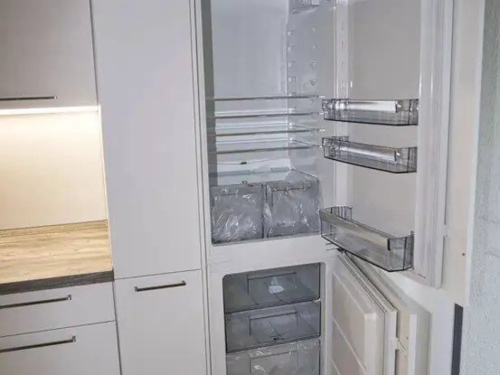 Modern 3-Room Apartment with Built-in Kitchen and Balcony in Grünau, Berlin