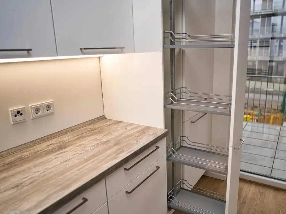 Modern 3-Room Apartment with Built-in Kitchen and Balcony in Grünau, Berlin