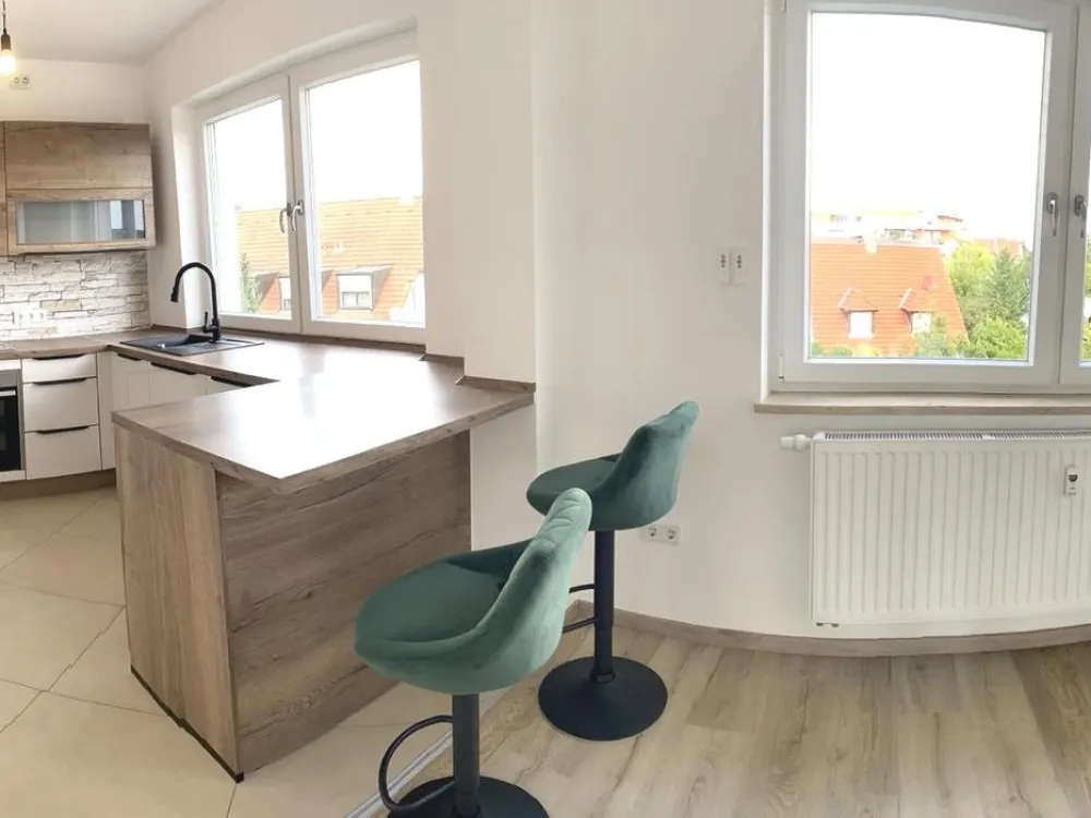 Neuwertige, sonnige 3 ½ Zimmer-Wohnung mit Balkon und 2 Bäder in Fürth-Poppenreuth, Nähe IKEA