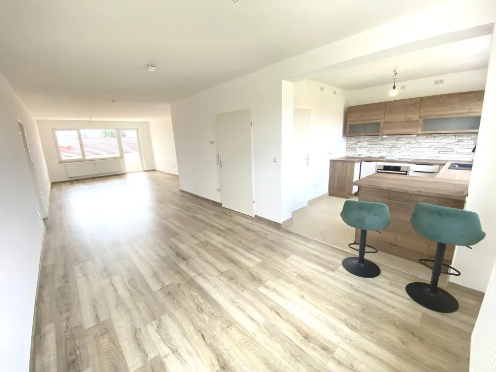 Neuwertige, sonnige 3 ½ Zimmer-Wohnung mit Balkon und 2 Bäder in Fürth-Poppenreuth, Nähe IKEA