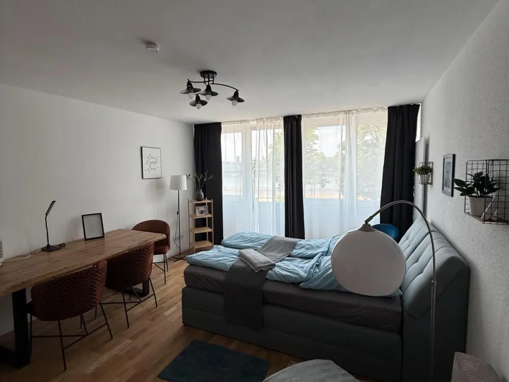 Vollmöbliertes Appartement mit Rheinblick in Köln Deutz