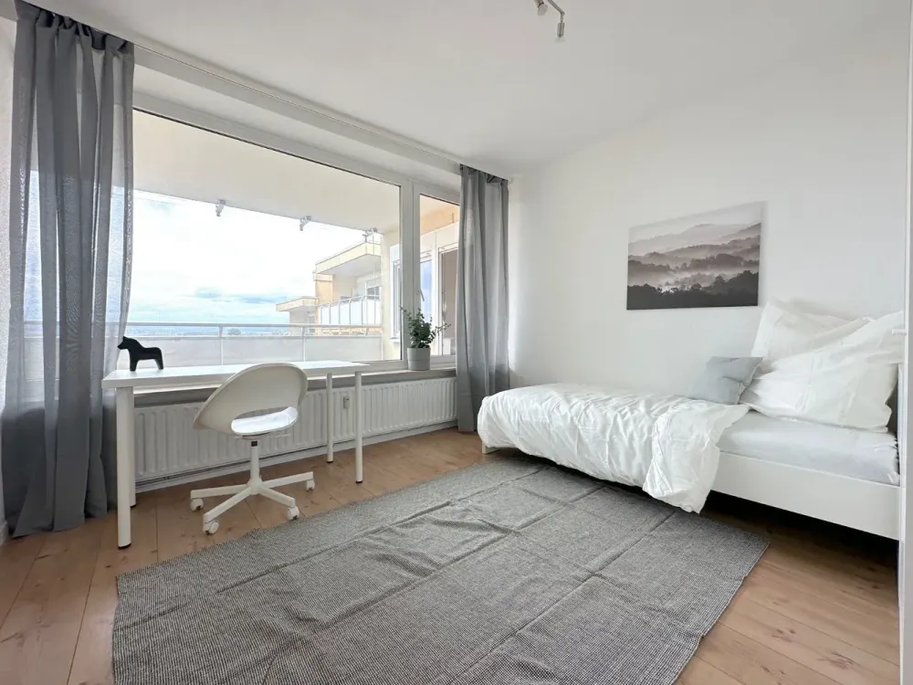 🏡 Möbliertes Zimmer frei in moderner 6er-WG, Wasgaustraße 45, Frankfurt am Main! - ab dem 01.09