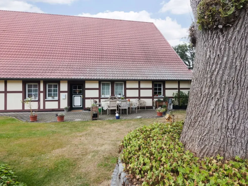 Ab 01.11., Fachwerkcharme trifft Wohnkomfort, 3 Zimmer, Terrassen & Garage in Achim-Borstel!