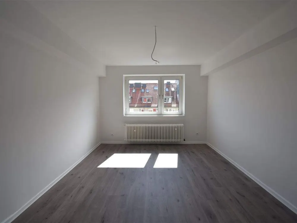 Auch als WG geeignet! Renovierte 2-Zi-Whg mit Balkon