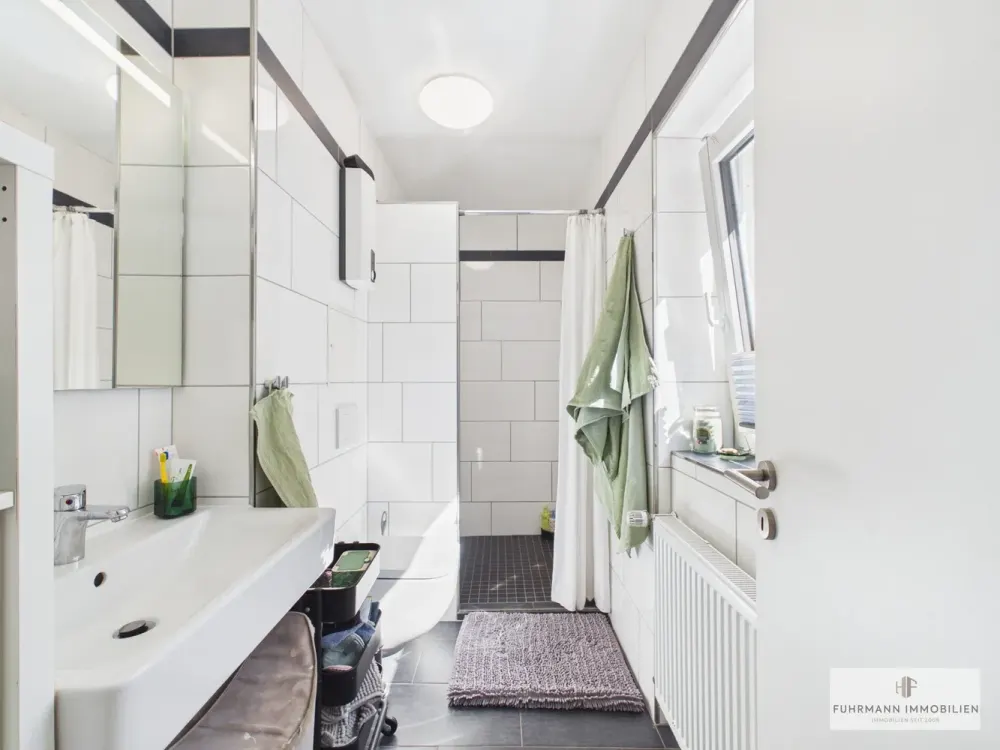 Modern wohnen: Helle 2-Zimmer-Wohnung mit Balkon und zwei direkten Balkonzugängen