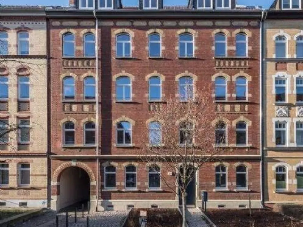 Gründerzeit Building - Great 3-Room Apartment with Elevator and Balcony in a Good Location