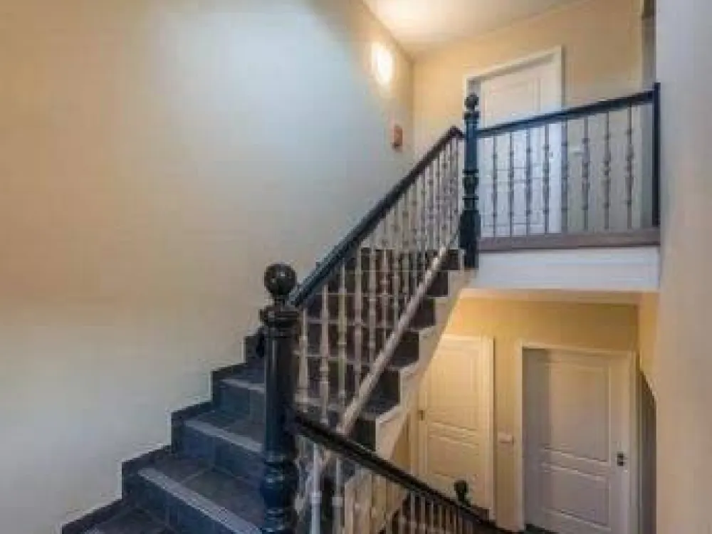 Gründerzeit Building - Great 3-Room Apartment with Elevator and Balcony in a Good Location