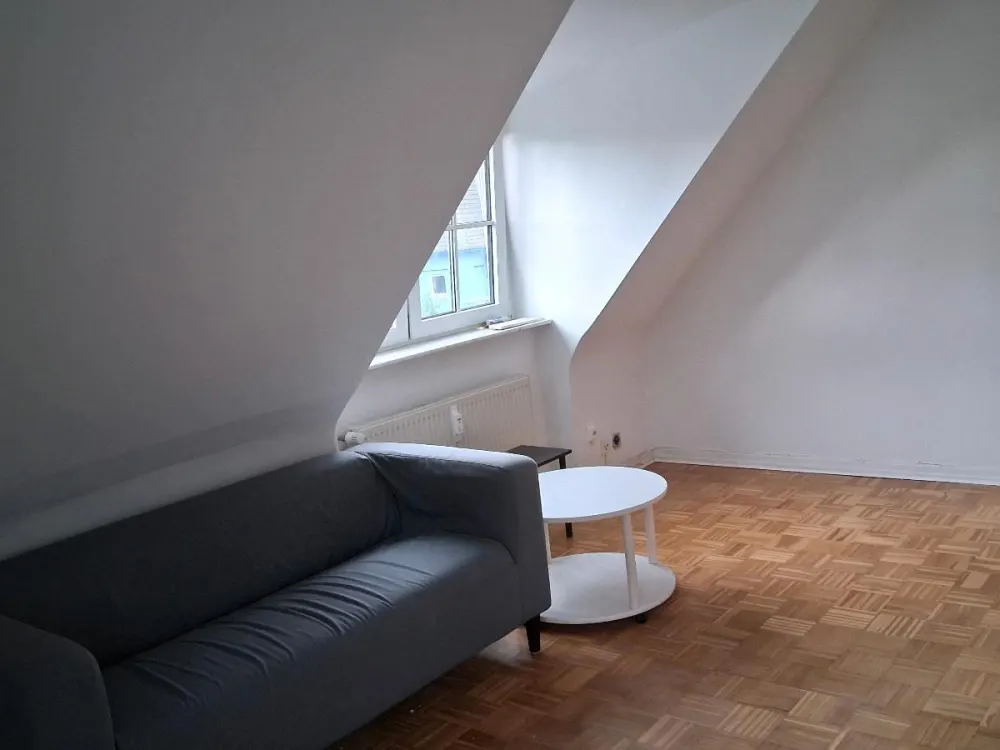 Möblierte Dachgeschosswohnung in Othmarschen