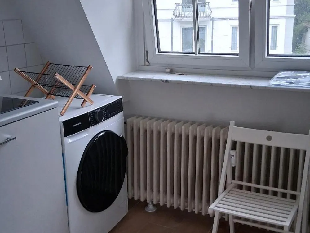 Möblierte Dachgeschosswohnung in Othmarschen