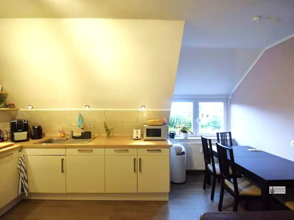 3,5 Zimmer OG - Wohnung im 5 Parteienhaus in ruhiger Lage mit Einbauküche und Stellplatz