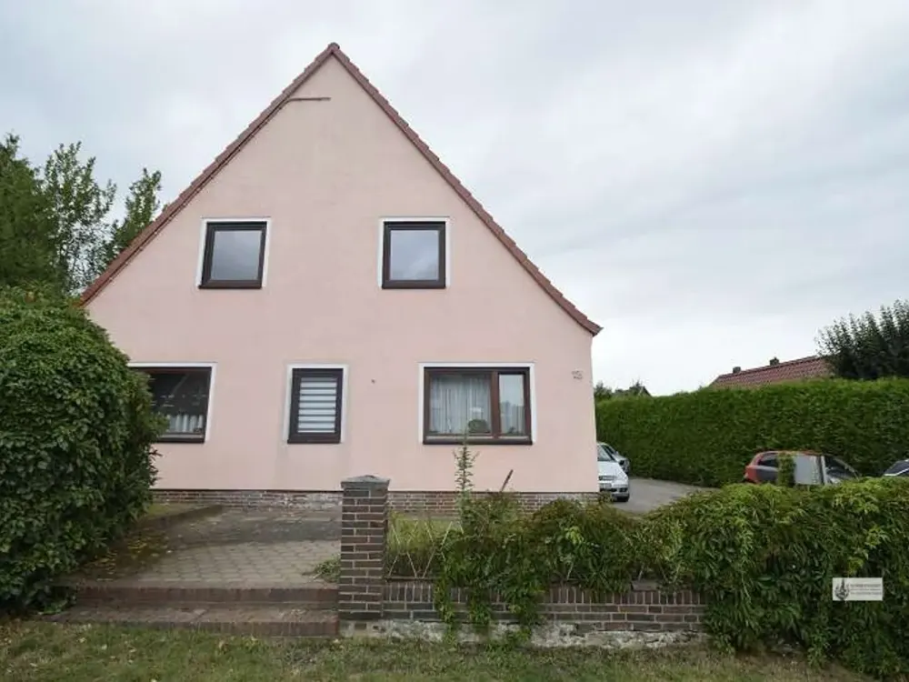 3,5 Zimmer OG - Wohnung im 5 Parteienhaus in ruhiger Lage mit Einbauküche und Stellplatz