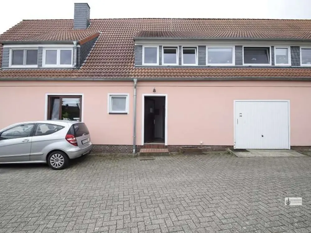 3,5 Zimmer OG - Wohnung im 5 Parteienhaus in ruhiger Lage mit Einbauküche und Stellplatz