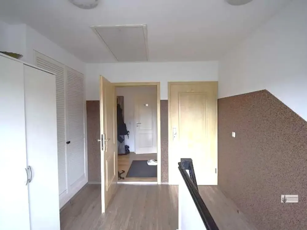 3,5 Zimmer OG - Wohnung im 5 Parteienhaus in ruhiger Lage mit Einbauküche und Stellplatz