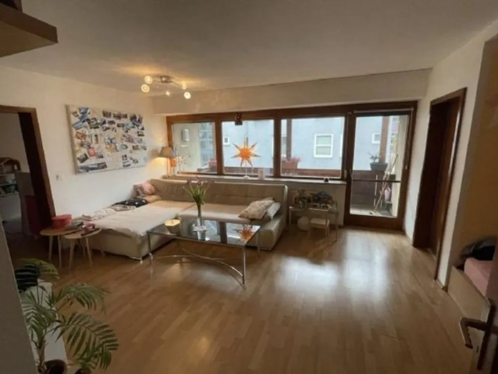 Schöne helle 2-Zimmer-Wohnung mit EBK und Balkon
