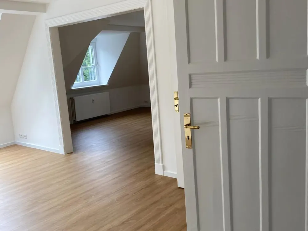 Erstbezug nach Sanierung: Leben im Dachgeschoss einer Jugendstilvilla in Hamburg Othmarschen