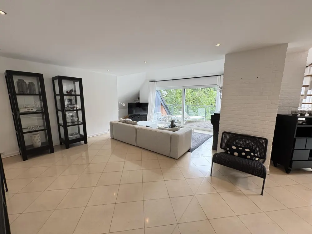 Exklusives 185 m² Penthouse-Maisonette in Bestlage, vollmöbliert, Dachterrasse, 2 Bäder, Garage