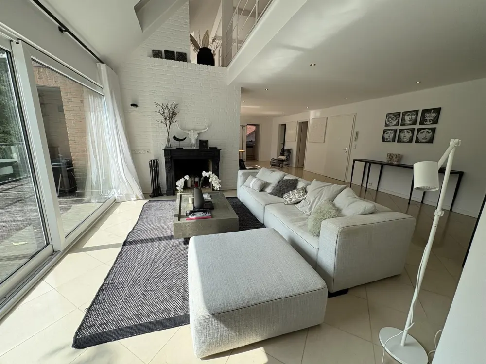 Exklusives 185 m² Penthouse-Maisonette in Bestlage, vollmöbliert, Dachterrasse, 2 Bäder, Garage