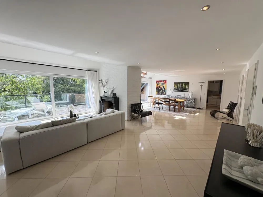 Exklusives 185 m² Penthouse-Maisonette in Bestlage, vollmöbliert, Dachterrasse, 2 Bäder, Garage