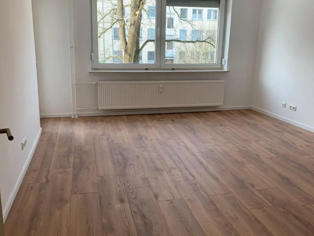 Große, kernsanierte 3 ZKB mit Stellplatz und Balkon