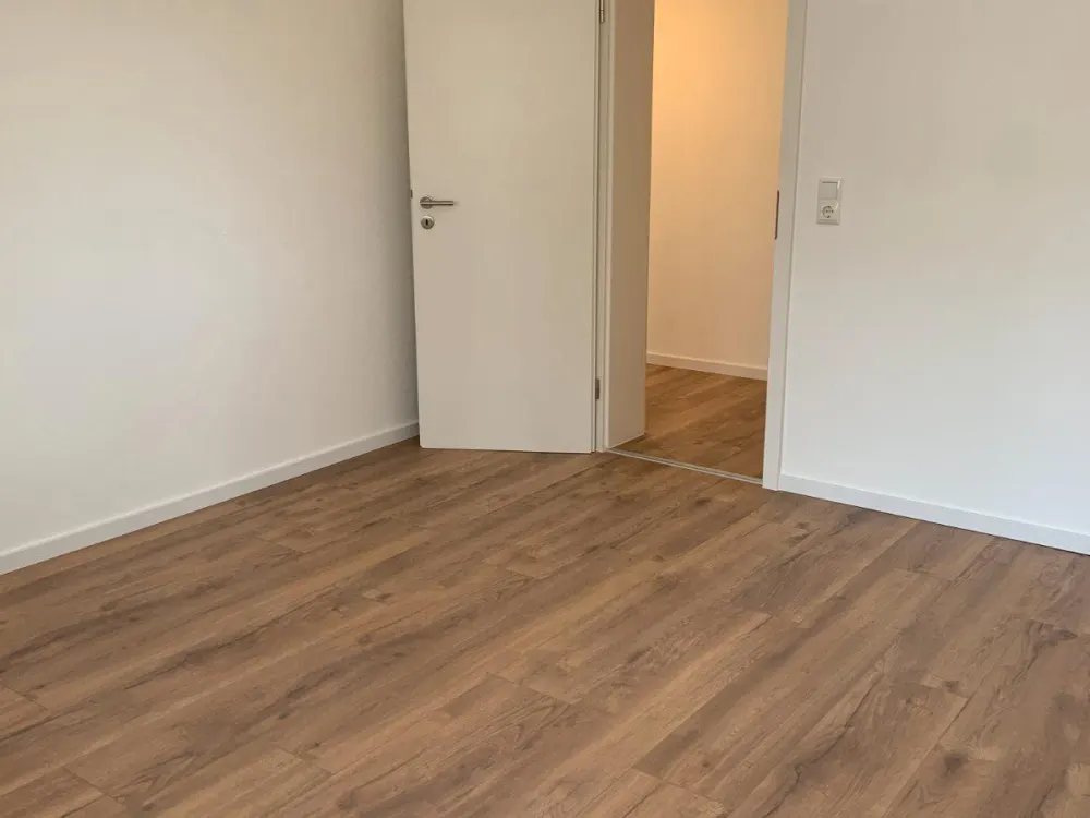 Große, kernsanierte 3 ZKB mit Stellplatz und Balkon
