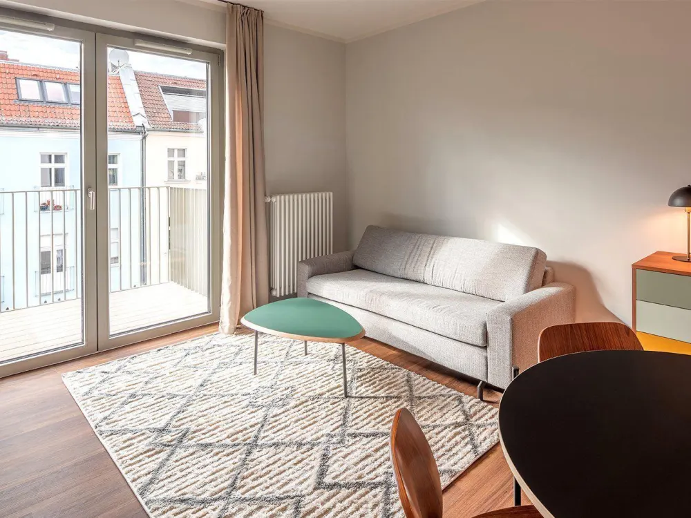 BESICHTIGUNGEN: Mi 9:00 & Fr 16:00 - Gemütliche unbefristete 2-Zimmer-Wohnung mit offenem Wohnbereich und Balkon im RIX Neukölln