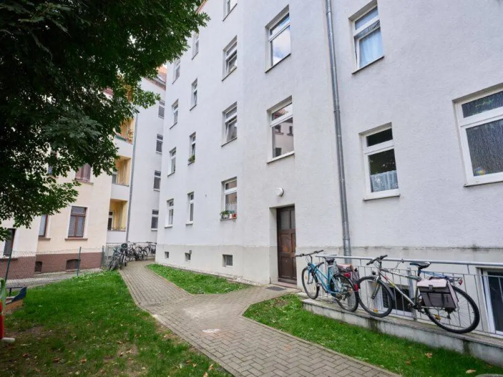 2-Zimmer-Wohnung im Dachgeschoss mit Tageslichtbad in Leipzig-Neuschönefeld