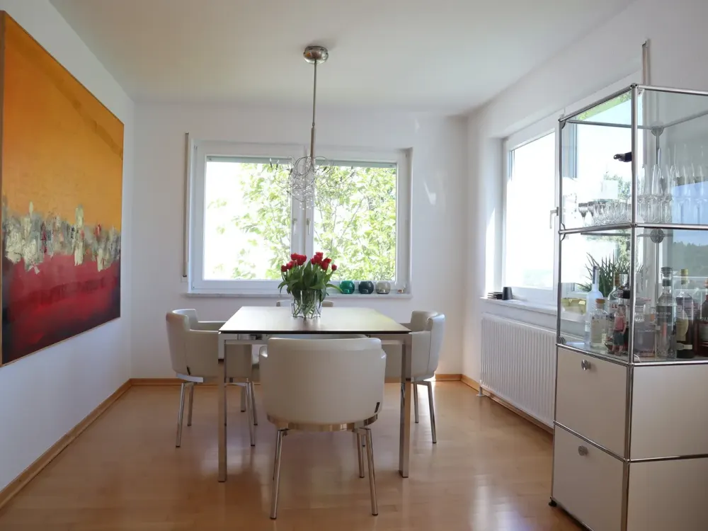 Lichtdurchflutete 3-Zimmer-Wohnung mit Blick auf die Stadt