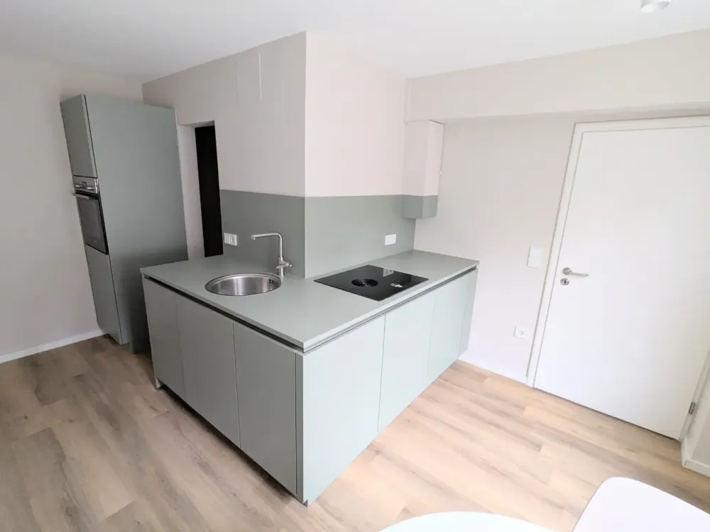 Top Lage direkt an der Eilenriede. Nähe MHH und List. Hochwertig möblierte 1,5-Zimmer Wohnung.