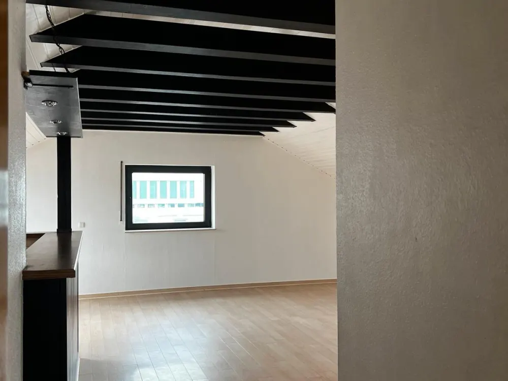 Helle 2 Zimmer Dachgeschosswohnung, 59 m², Stellplatz, in Kaarst